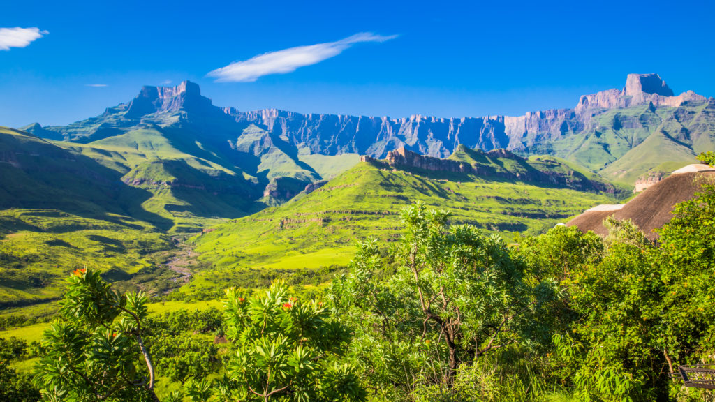 Discover remarkable South African sights like these Drakensberg mountains when you take a tailor-made holiday with Alfred&.