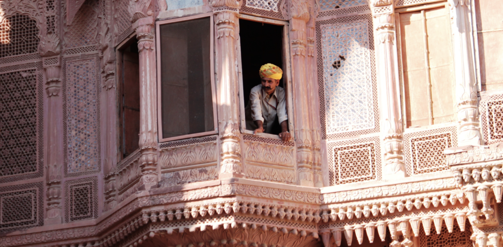 Discover remarkable Indian architecture like this rose-hued haveli in Jaipur when you take a tailor-made holiday with Alfred&.